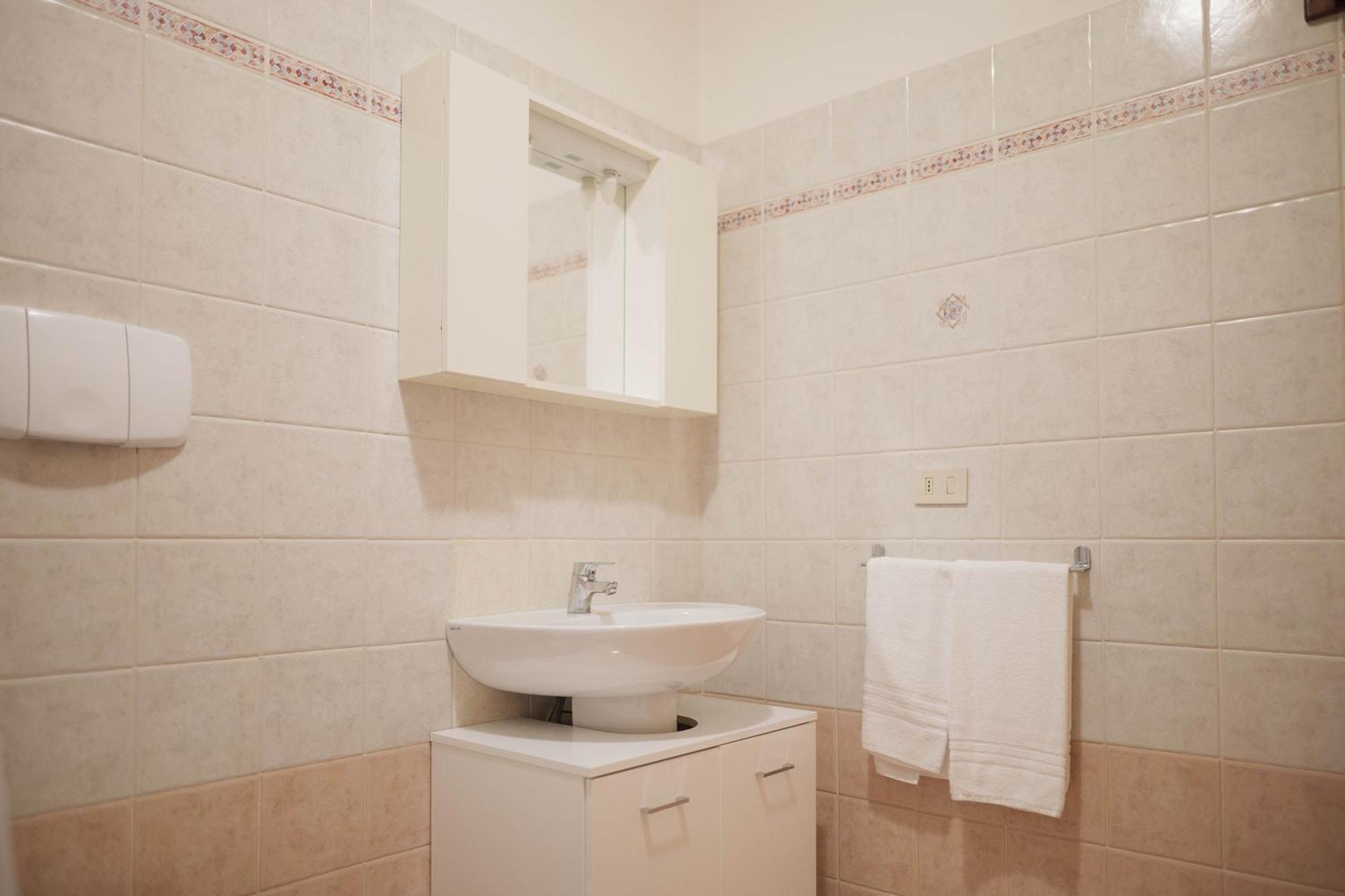 Casa Ghandi Vicino A Roma Con Box Auto E Wi-Fi Monterotondo  Exterior foto